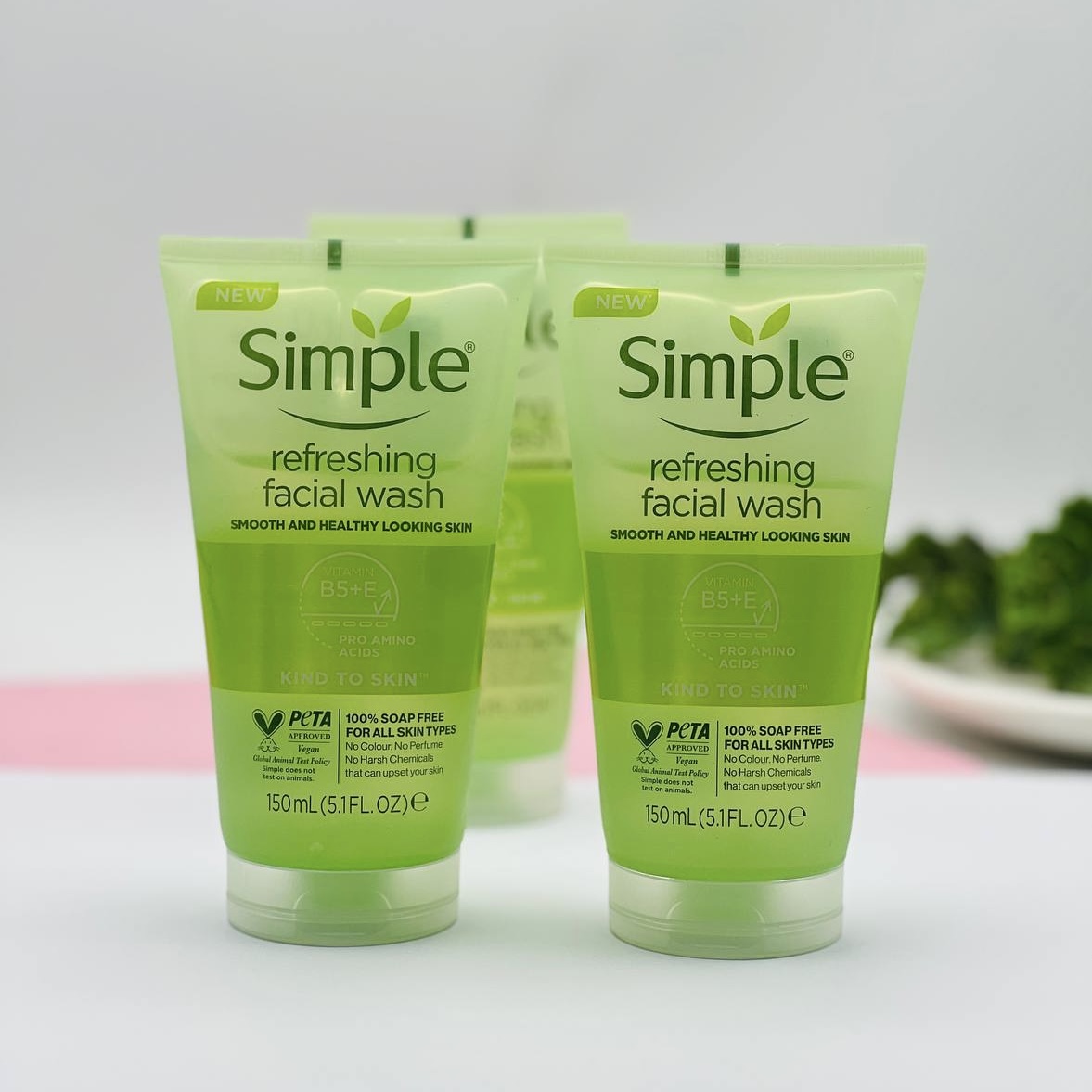 ژل شستشوی صورت سیمپل SIMPLE REFRESHING FACIAL WASH اصل