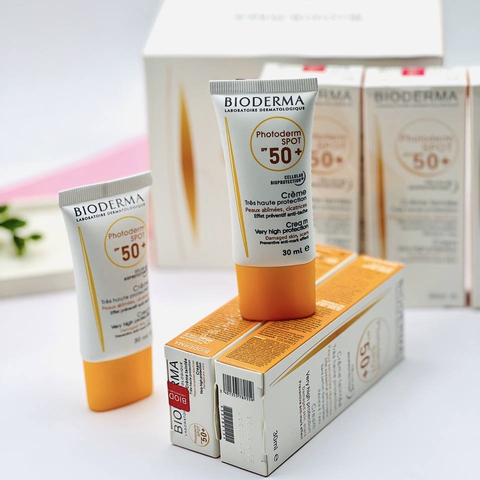ضد آفتاب بیودرما اسپات BIODERMA