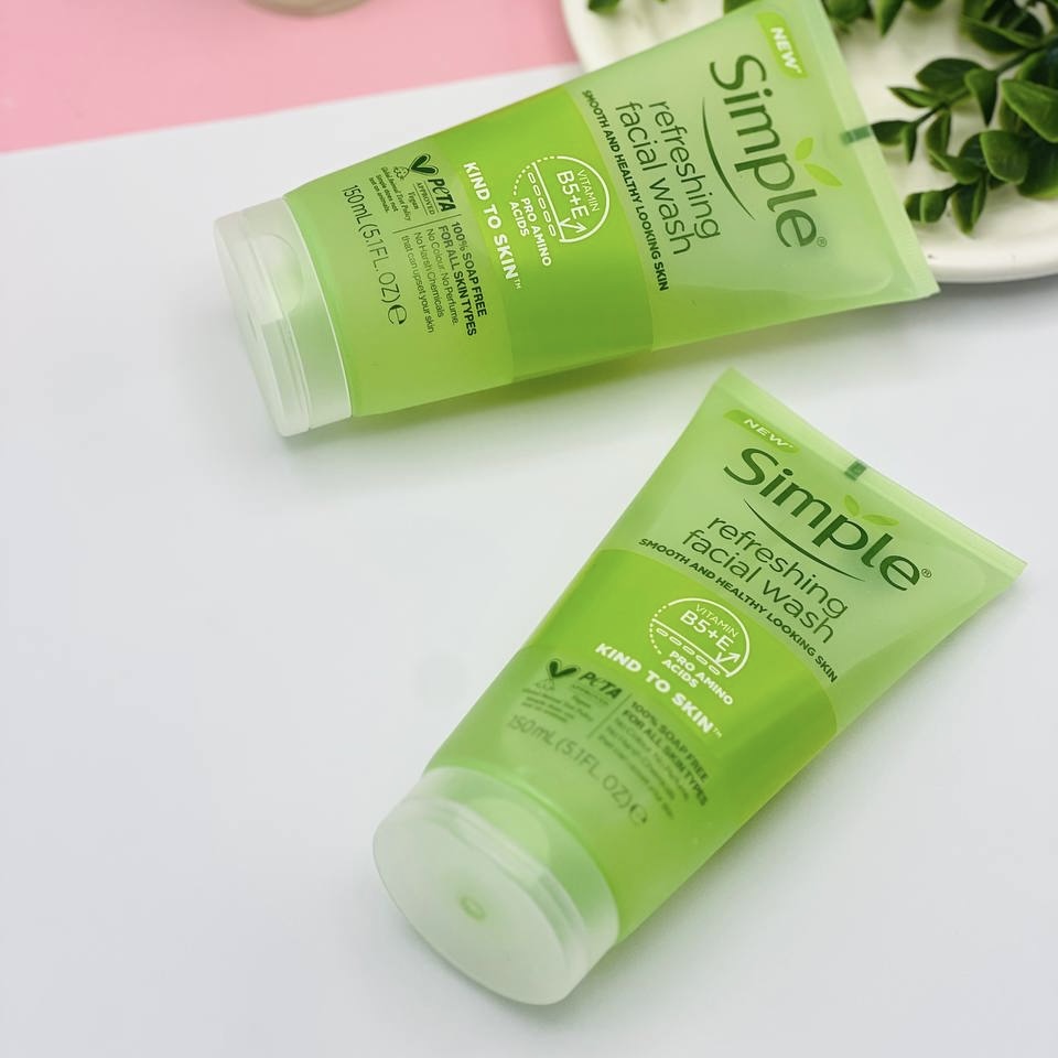ژل شستشوی صورت سیمپل SIMPLE REFRESHING FACIAL WASH اصل