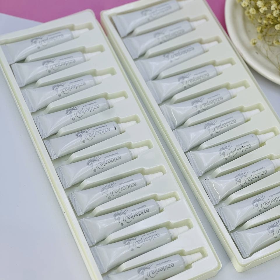 چسب مژه سفید