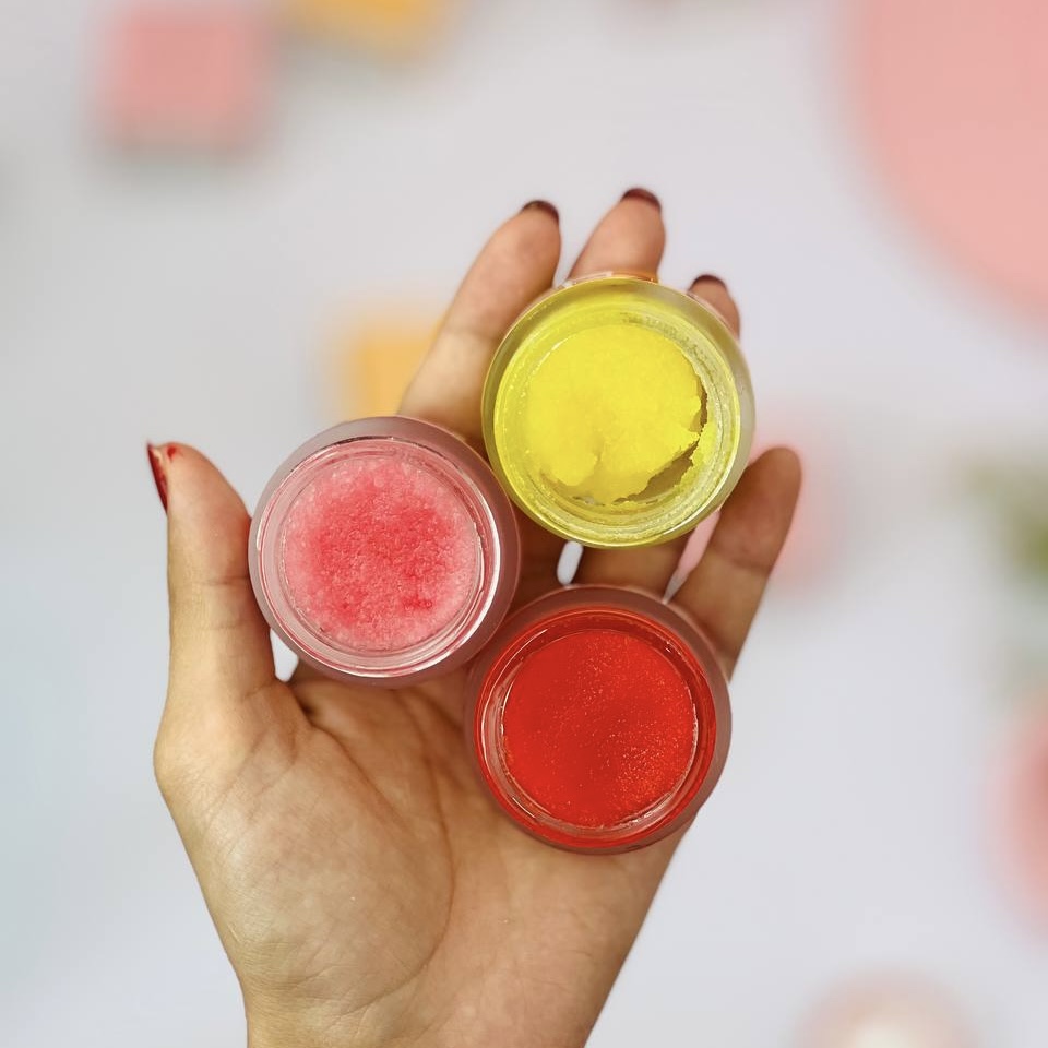 اسکراب لب آبرسان و مرطوب کننده سادور SADOER