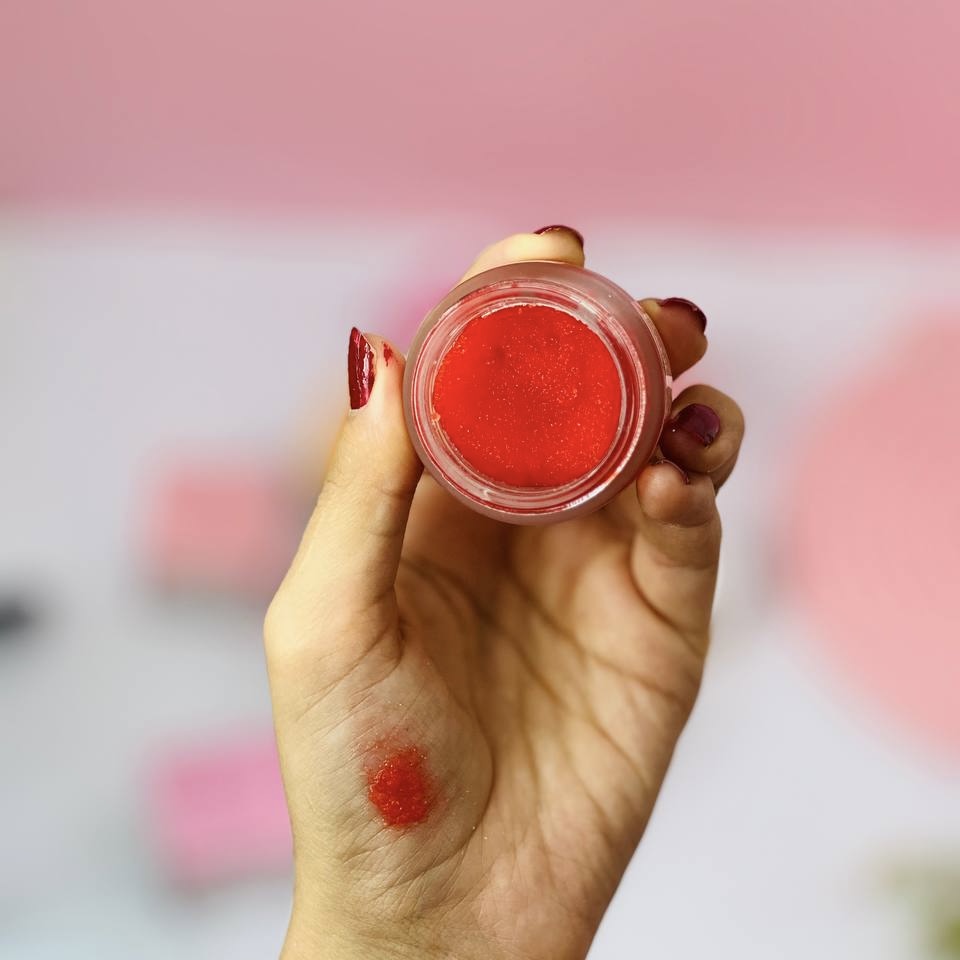 اسکراب لب آبرسان و مرطوب کننده سادور SADOER